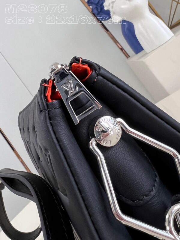 Louis Vuitton Coussin BB