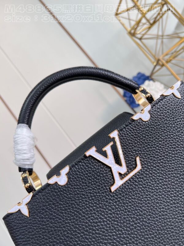 Louis Vuitton Capucines MM Handbag