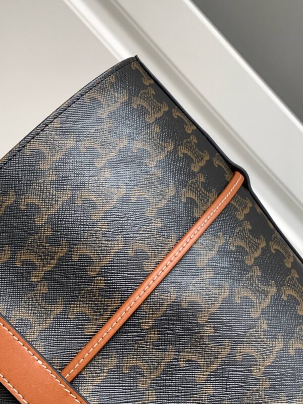 CELINE CABAS DRAWSTRING IN TRIOMPHE CANVAS AND CALFSKIN TAN