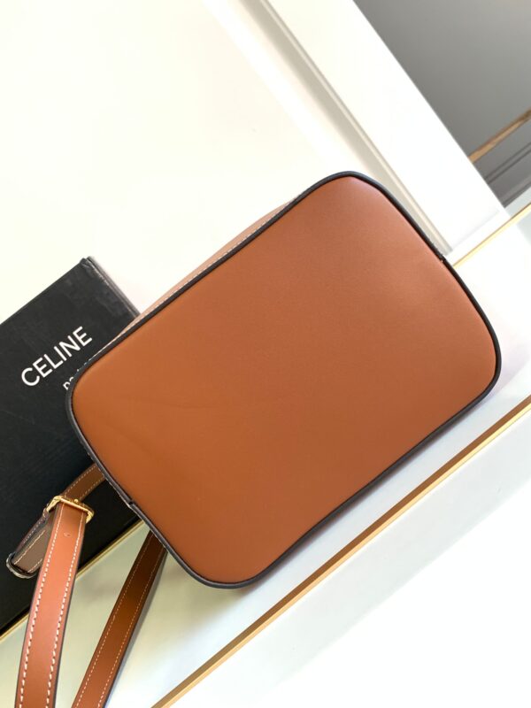 CELINE BUCKET CUIR TRIOMPHE BAG