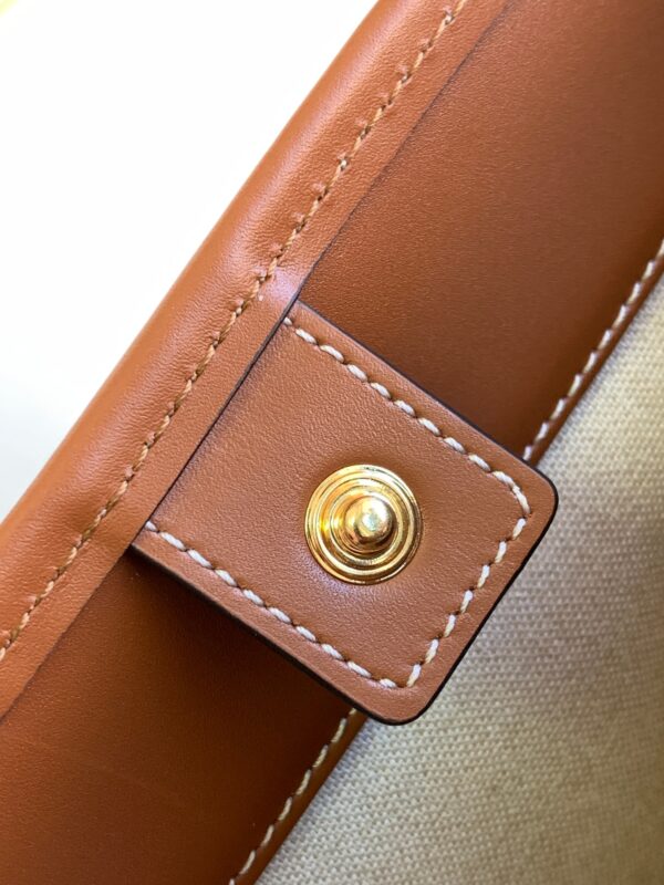 CELINE BUCKET CUIR TRIOMPHE BAG