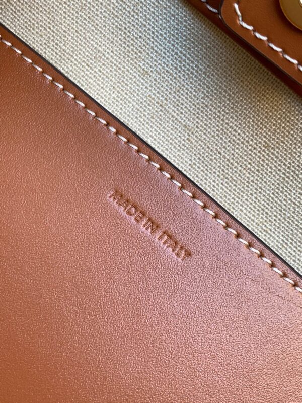 CELINE BUCKET CUIR TRIOMPHE BAG