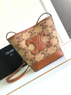 CELINE BUCKET CUIR TRIOMPHE BAG