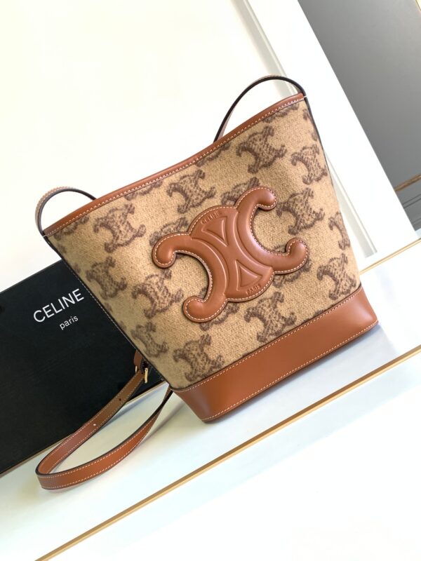 CELINE BUCKET CUIR TRIOMPHE BAG
