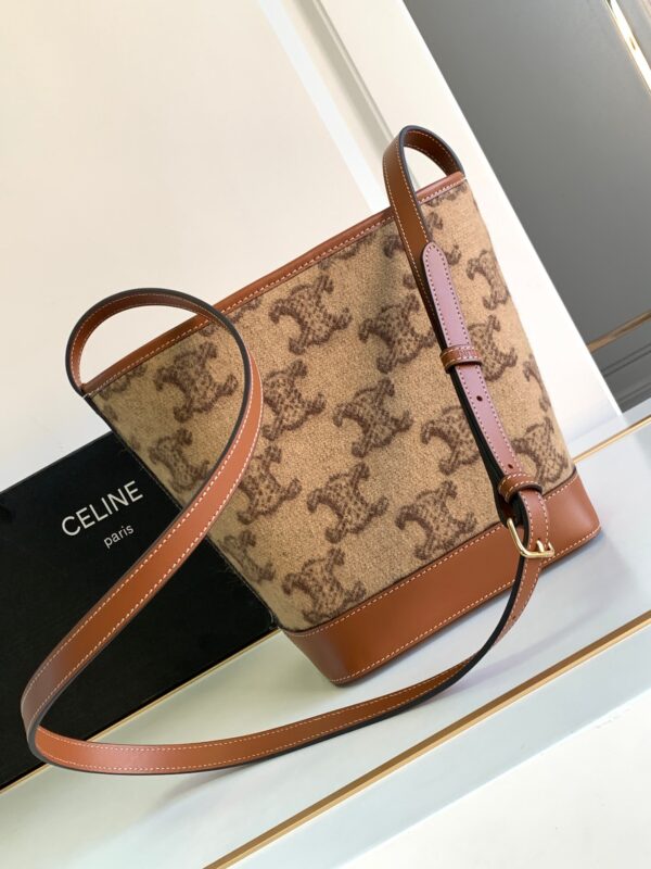 CELINE BUCKET CUIR TRIOMPHE BAG