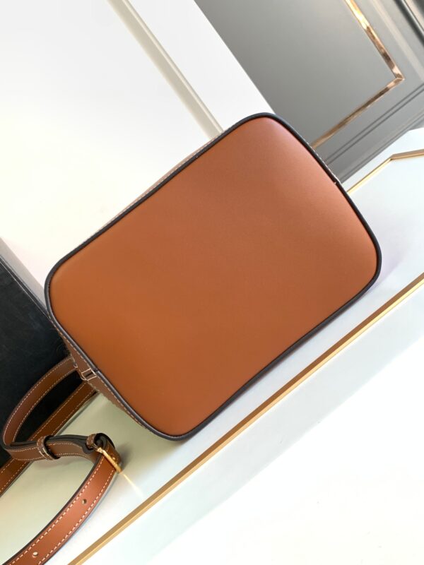 CELINE BUCKET CUIR TRIOMPHE BAG
