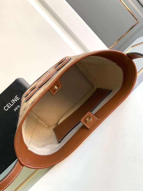 CELINE BUCKET CUIR TRIOMPHE BAG