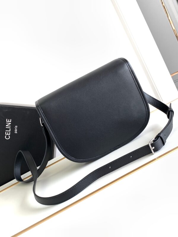 CELINE MEDIUM BESACE TRIOMPHE IN SUPPLE NATURAL CALFSKIN BLACK