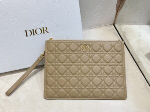LARGE DIOR CARO DAILY POUCH