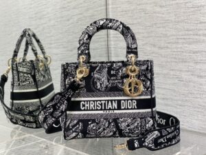Dior Medium Lady D-Lite bag
