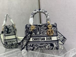 Dior Medium Lady D-Lite bag