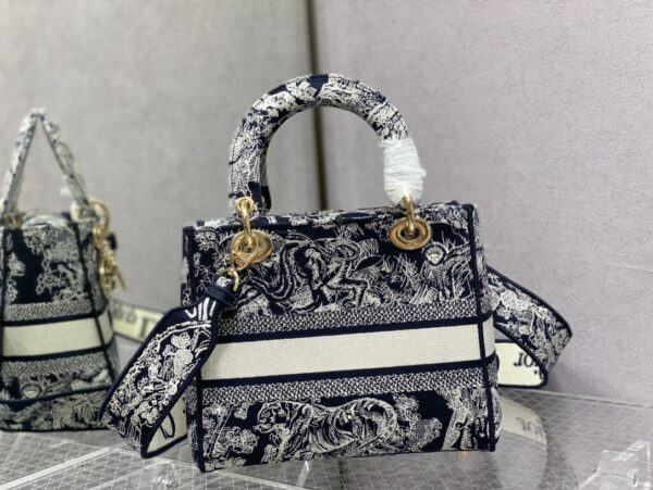 Dior Medium Lady D-Lite bag