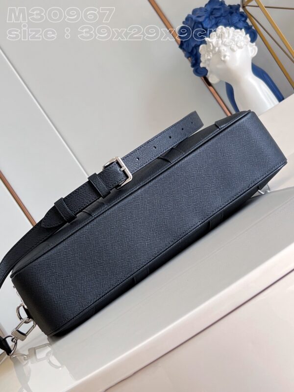 Louis Vuitton Porte Documents Voyage