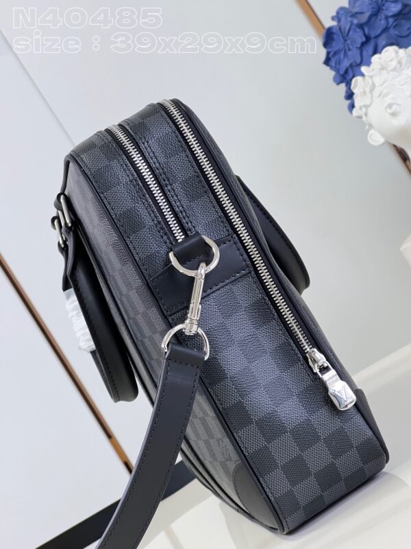 Louis Vuitton Porte Documents Voyage