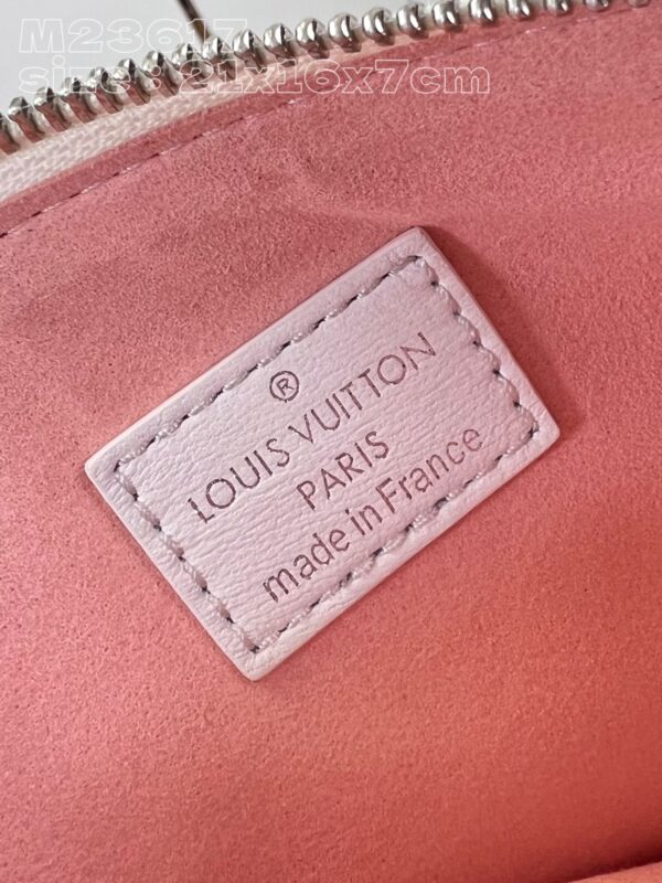Louis Vuitton Coussin BB