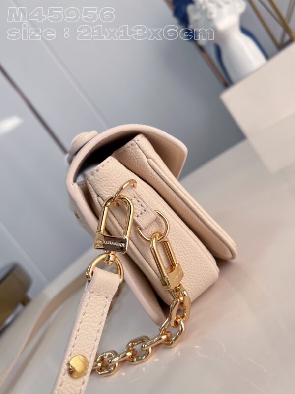 Louis Vuitton Pochette Métis East West