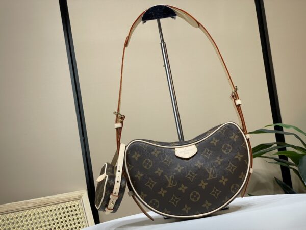Louis Vuitton Croissant MM