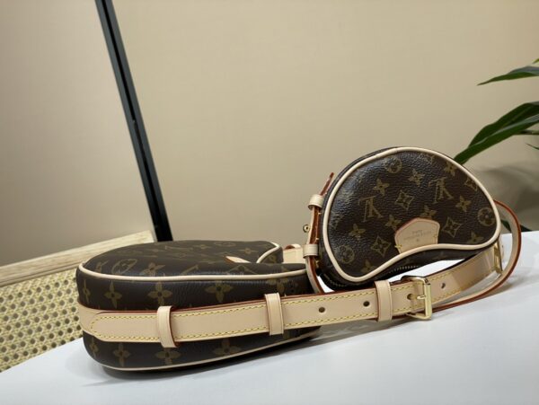 Louis Vuitton Croissant MM