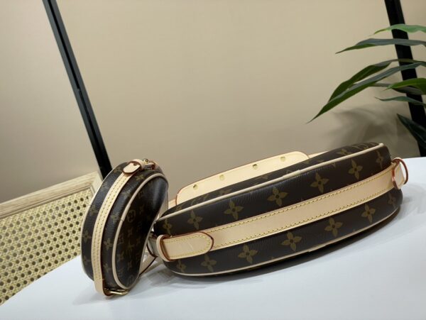Louis Vuitton Croissant MM