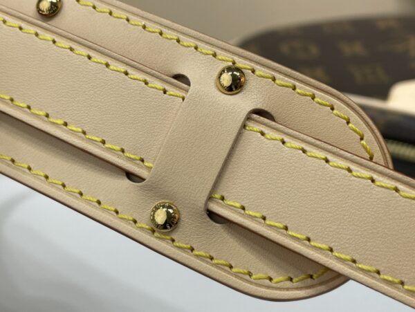 Louis Vuitton Croissant MM
