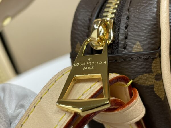 Louis Vuitton Croissant MM