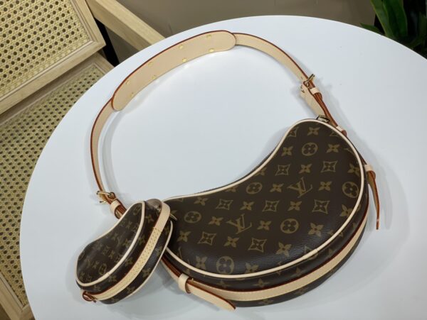 Louis Vuitton Croissant MM