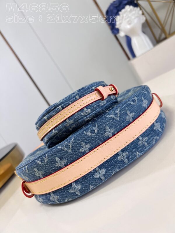 Louis Vuitton Croissant MM