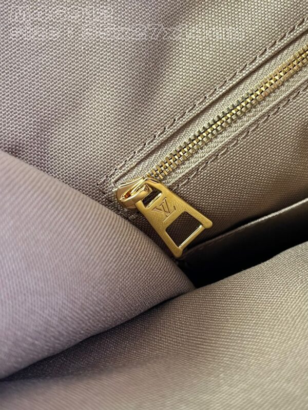 Louis Vuitton OnTheGo MM