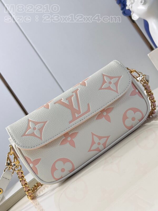 Louis Vuitton Wallet on Chain Ivy