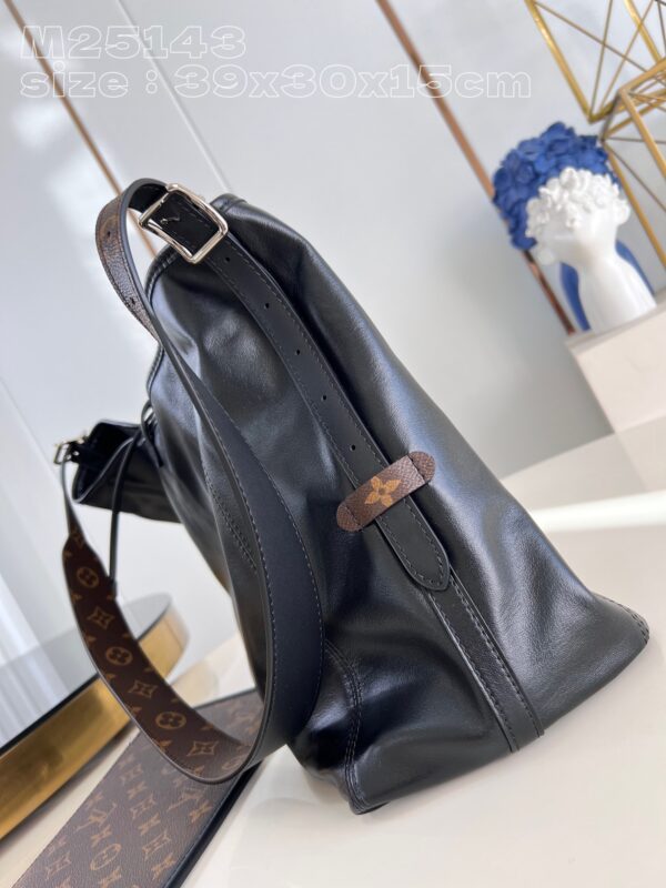 Louis Vuitton CarryAll MM