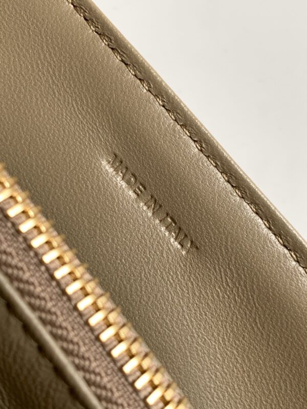 CELINE MEDIUM CELINE VICTOIRE BAG