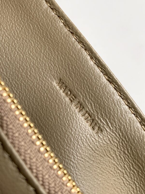 CELINE TEEN CELINE VICTOIRE BAG