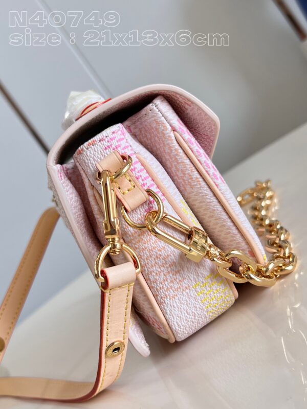 Louis Vuitton Pochette Métis East West