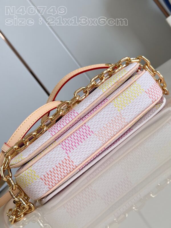 Louis Vuitton Pochette Métis East West