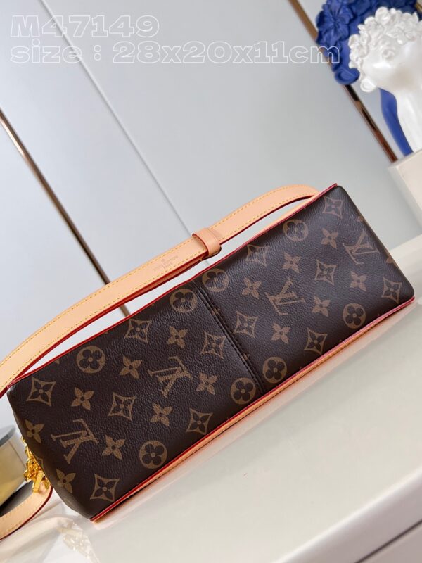Louis Vuitton Dauphine Soft GM