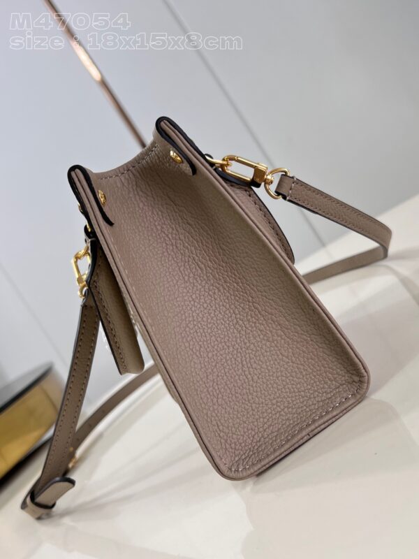 Louis Vuitton OnTheGo BB