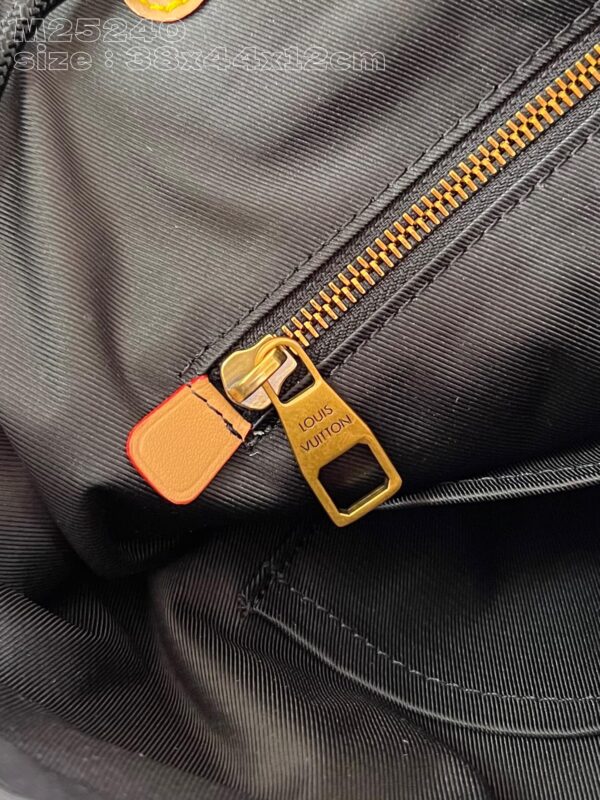 Louis Vuitton Christopher MM