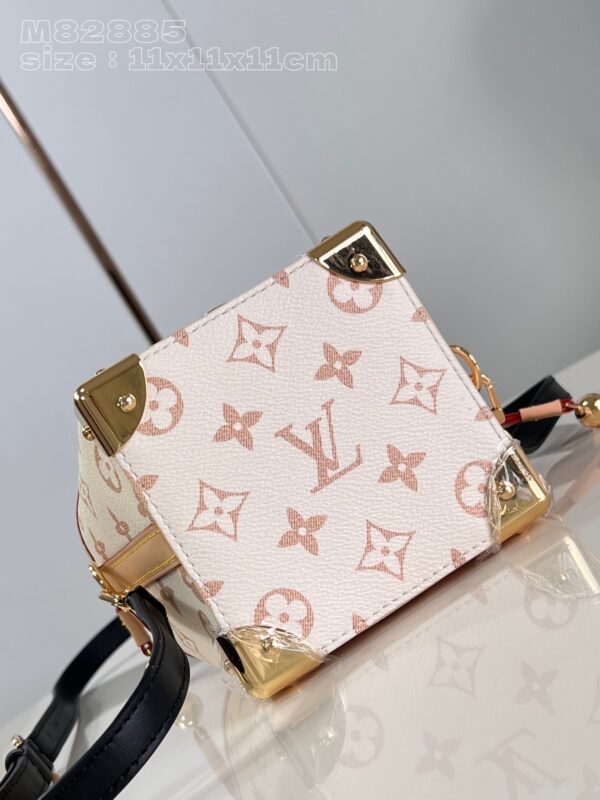Louis Vuitton Noé Purse LV Charms