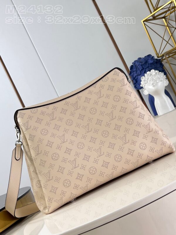 Louis Vuitton Hand It All MM