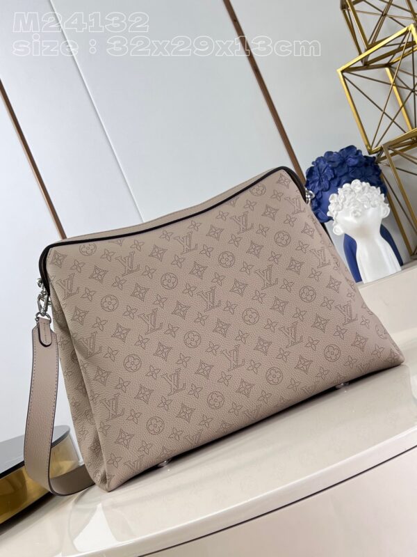 Louis Vuitton Hand It All MM