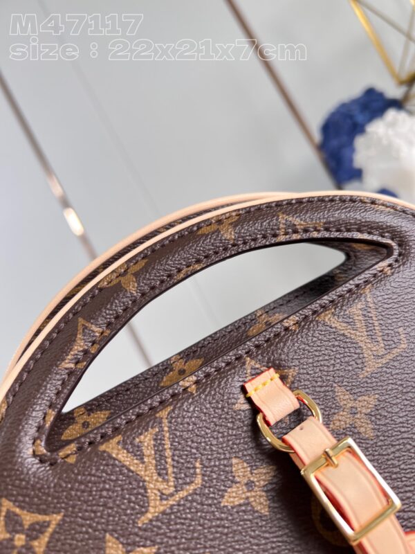 Louis Vuitton Around Me PM