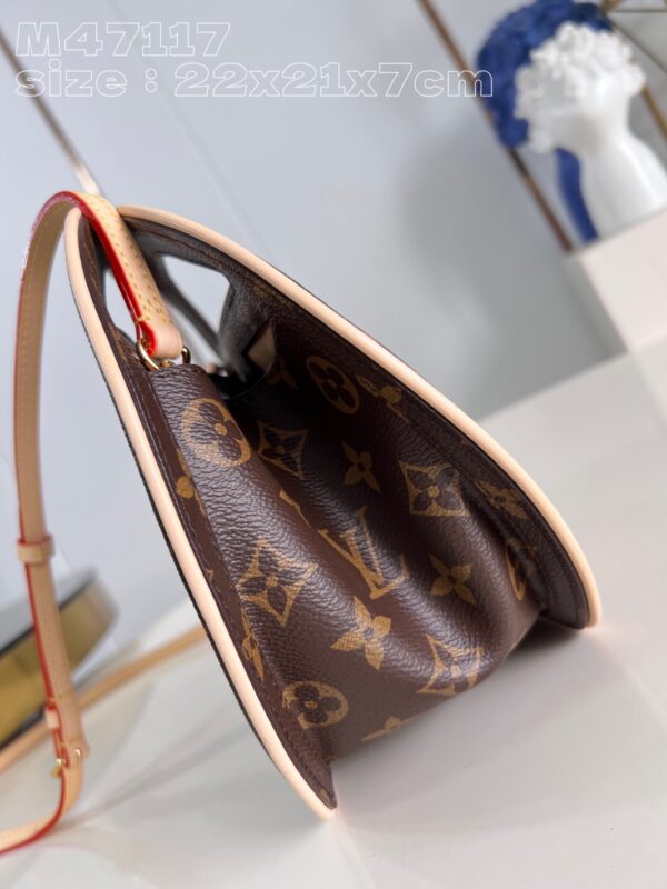 Louis Vuitton Around Me PM