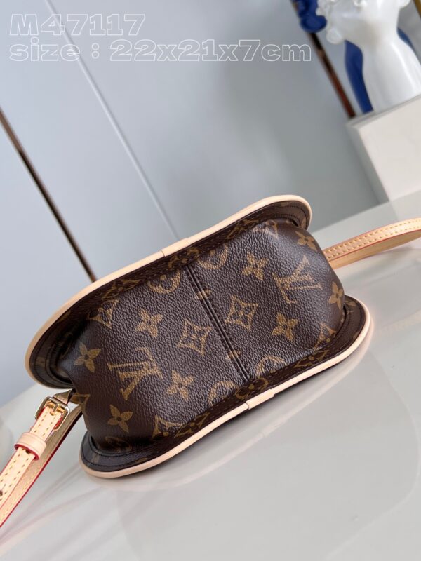 Louis Vuitton Around Me PM