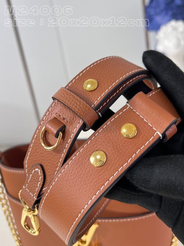 Louis Vuitton Lock and Walk