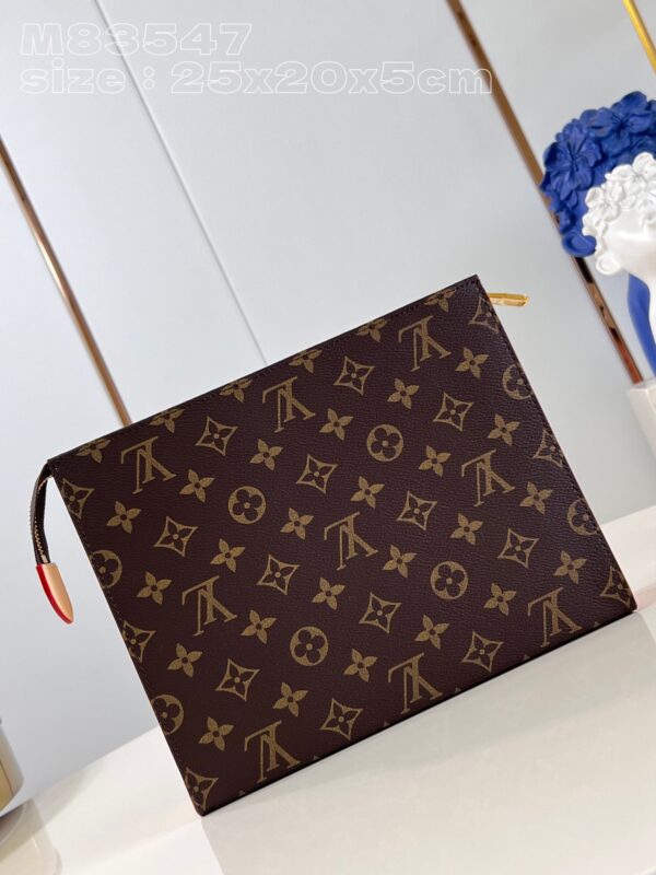 Louis Vuitton Poche Toilette