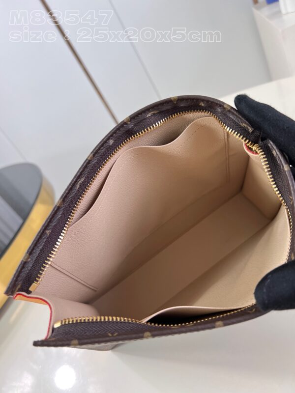 Louis Vuitton Poche Toilette