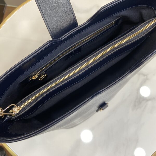 Gucci MEDIUM BUCKET SHOULDER BAG