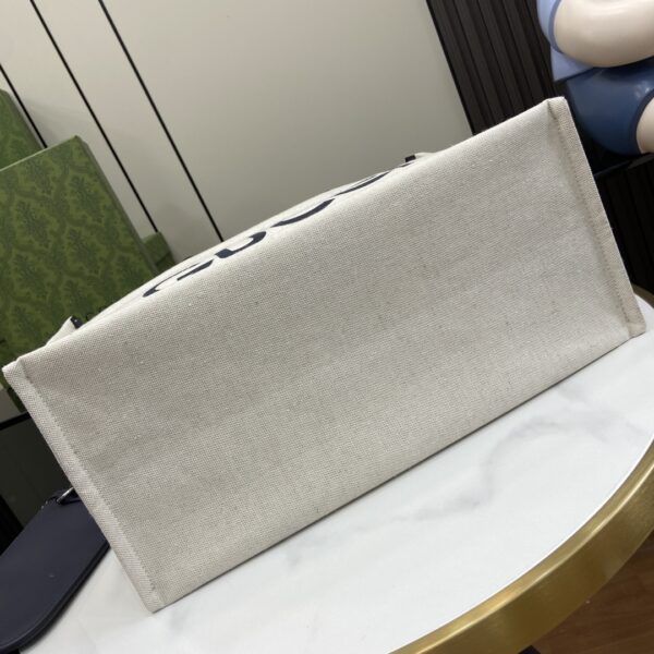 Gucci MEDIUM TOTE BAG WITH GUCCI PRINT
