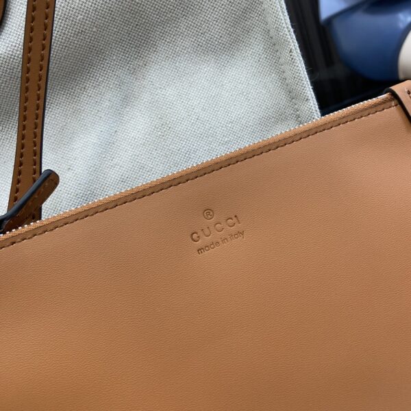Gucci MEDIUM TOTE BAG WITH GUCCI PRINT
