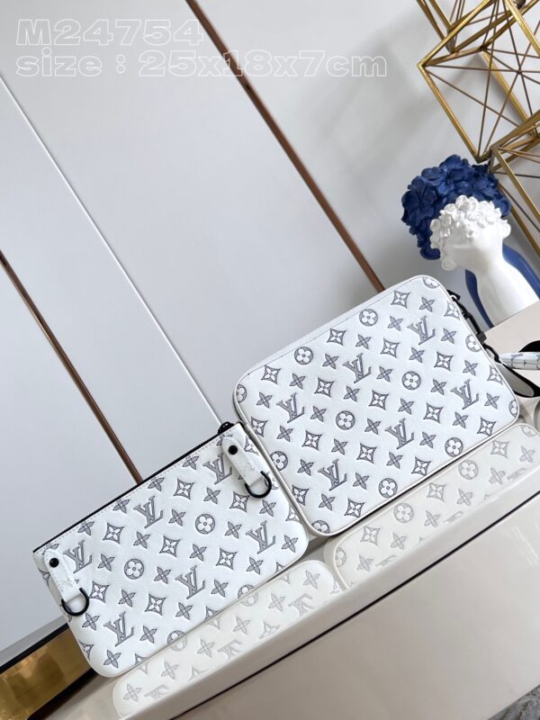 Louis Vuitton Trio Messenger